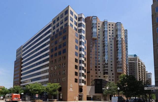 900 N STAFFORD Street unit: 1901