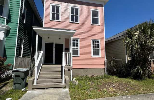 Photo of 516 W 38th St