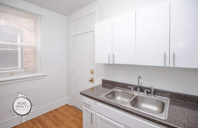 Marquette Park 2 Bed w/Hardwood Floors & Central heat
