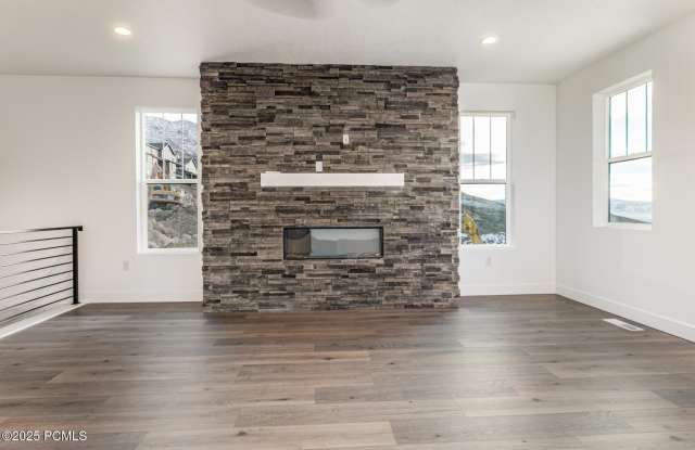 5996 N Fairview Drive