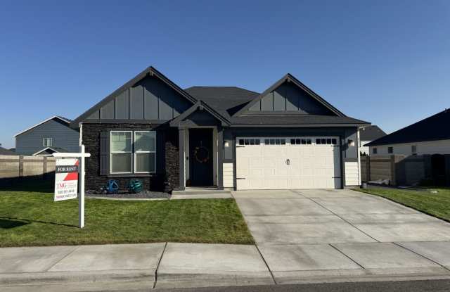 Photo of MOVE IN READY! Welcome Home! 3 bed/2 bath in West Richland