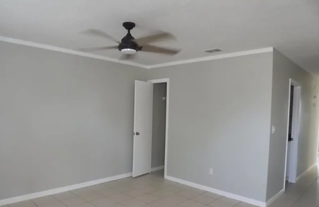 2712 Oak Hammock Dr.