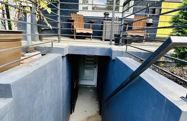 Photo of 1427 Parkwood Place Northwest