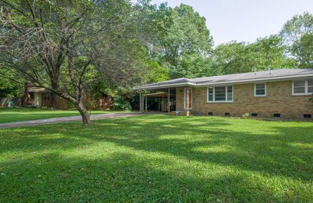 Photo of 2004 Rosewood Drive Northwest