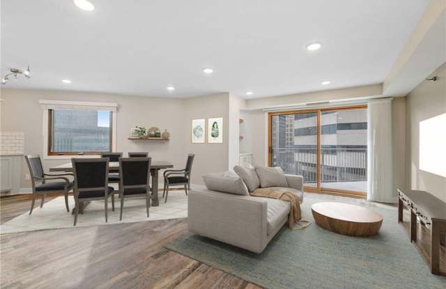 121 Washington Ave S