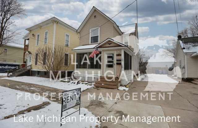 944 Muskegon Avenue NW