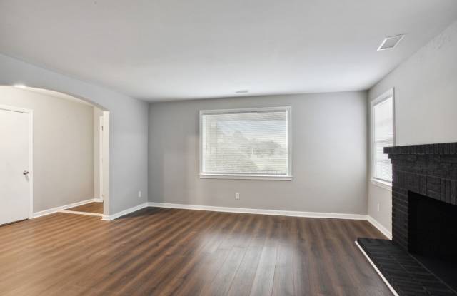 Large 3BR/2BA Near Downtown Savannah Home For Rent