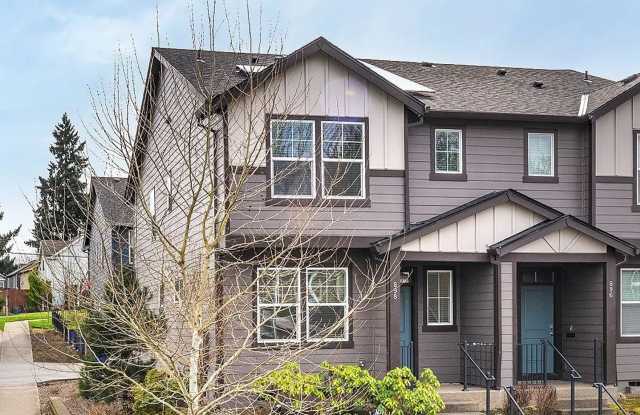 898 N 18th Avenue ~ Spacious & Immaculately Maintained Townhome