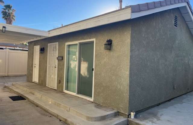 Charming Loma Linda Back House with All Utilities + Wi-Fi Included