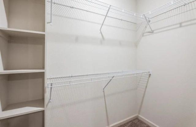 9020 N Lake Creek Pkwy