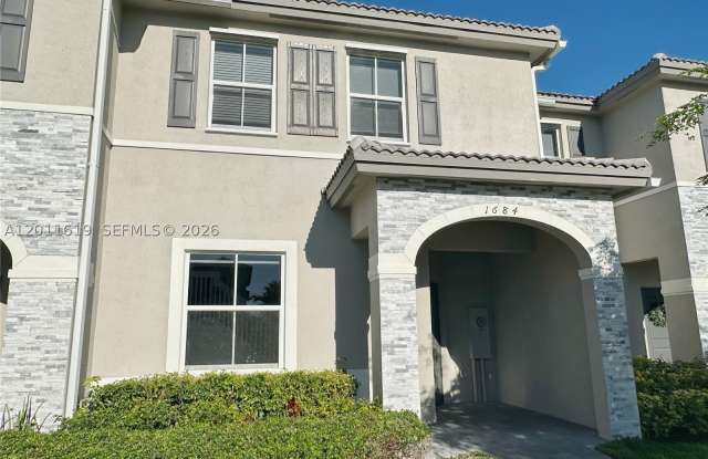 1684 SE 26th Ter