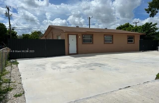 19620 SW 116th Ave - 19620 Southwest 116th Avenue, South Miami Heights, FL 33157