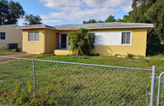 1465 NE 149 ST - 1465 Northeast 149th Street, Golden Glades, FL 33161