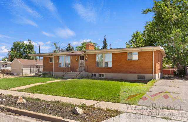 Photo of 2 Bed 1 Bath Roy Triplex