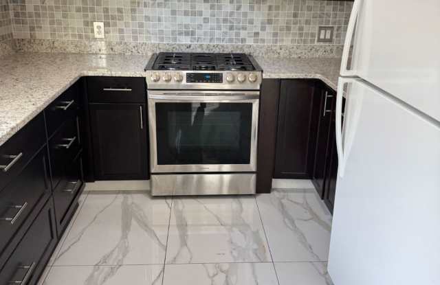 Photo of 6483 Colonial Street