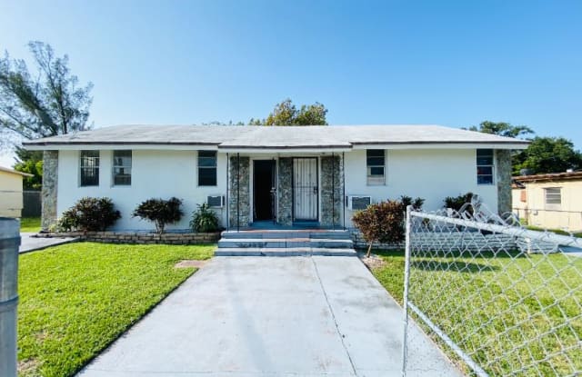 2752 NW 60 St - 2752 NW 60th St, Brownsville, FL 33142