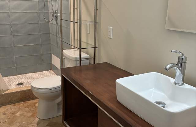 Photo of 310 E Baltimore Dr