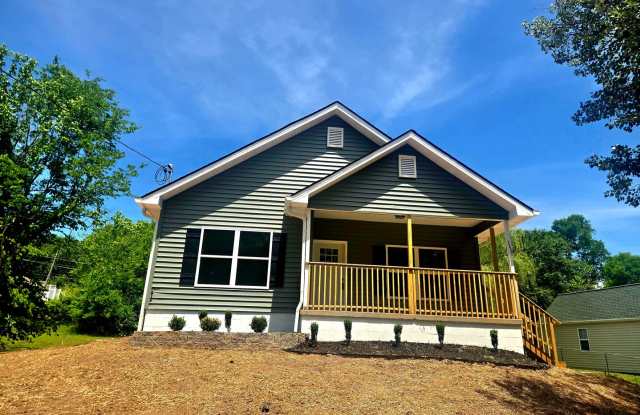 Gleaming new 3br/2ba construction in South Knoxville