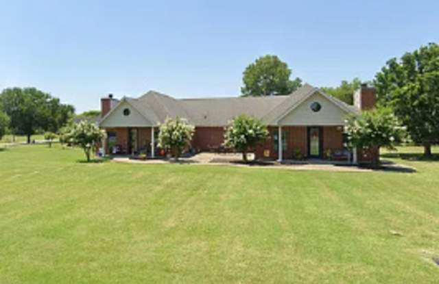 Photo of 801 W Russell Ave