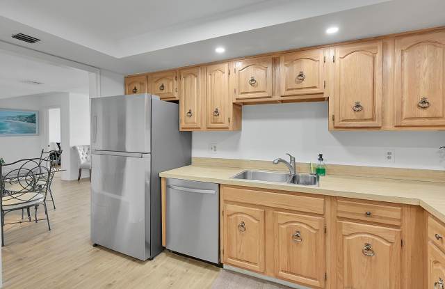 7835 Lakeside Boulevard