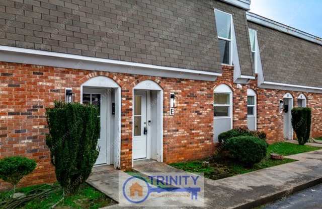 Photo of 100 Lynn Circle