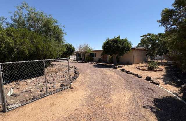 Desert Living in Apple Valley — Spacious Estate with Privacy & Comfort