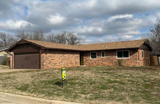 Photo of 4-bedrooom, 1 3/4 bath AVAILABLE NOW in the MAC School District!