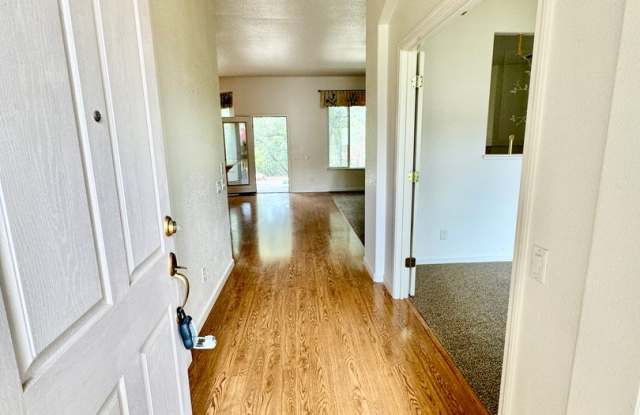 Adult 55+ Lovely Home in Springfield @ Whitney Oaks with a View