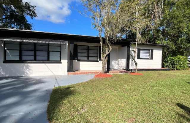 Photo of 415 W OAK DRIVE