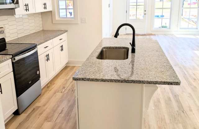 2 Bedroom Cottage in Fox Run Village!