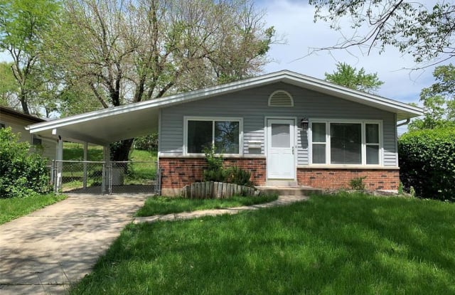 325 Saint Lawrence Drive - 325 St Lawrence Drive, Winchester, MO 63021