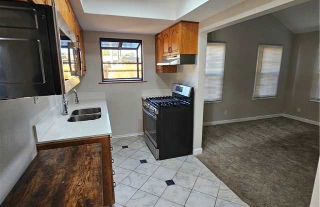 1226 W Palm