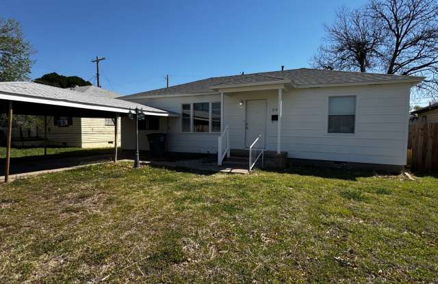 606 SW 26th Pl- HOT NEW LISTING!