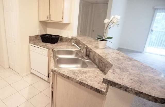 Photo of Beautiful 1/1 Condo x Rent @ The Crest at Waterford Lakes Close to UCF and Valencia College !!!