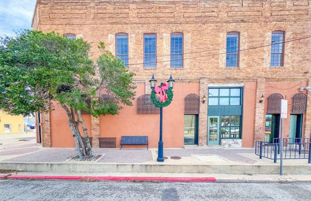 Photo of 100 W Corsicana Street