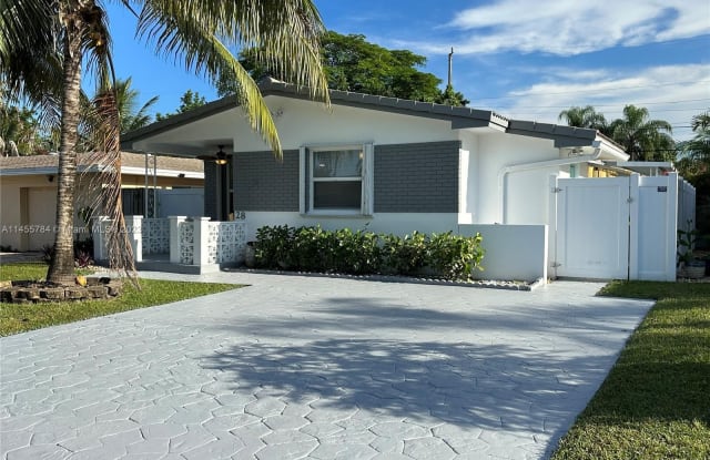 28 SE 4th St - 28 Southeast 4th Street, Dania Beach, FL 33004