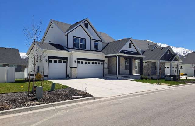 Trails and more at this Harvest Park Home in Mapleton!!
