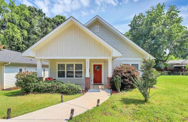 Newer Build Single Family in Washington Heights!