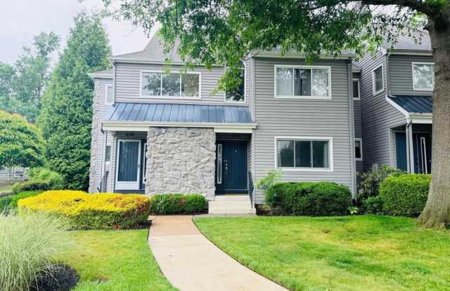 835 CHANTICLEER DRIVE