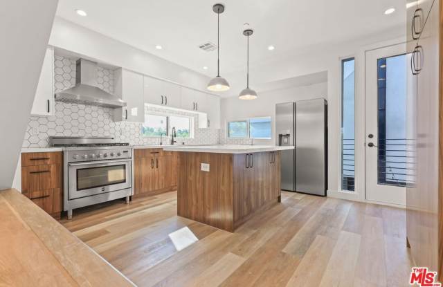 803 N Harvard Blvd unit: 1