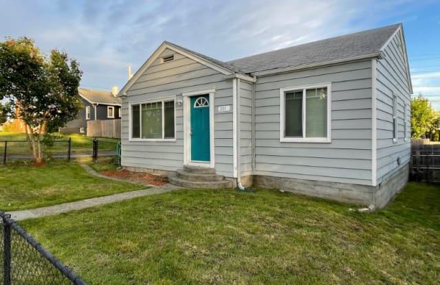 2111 11th St - 2111 11th Street, Bremerton, WA 98312