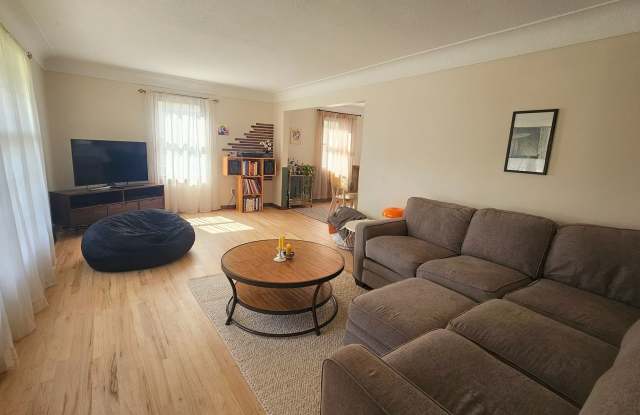 4-Bedroom Remodeled Home in Quiet Des Moines Neighborhood - RENT SPECIAL