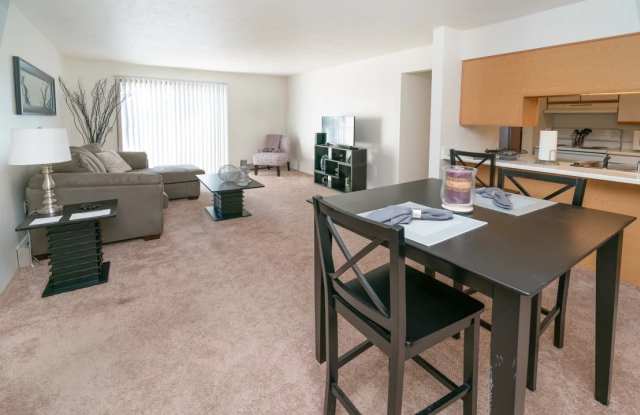 Photo of 1084 E Chicago Blvd