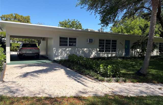 311 SW 11th Ct