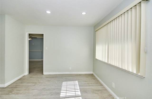 530 W Parkwood Avenue