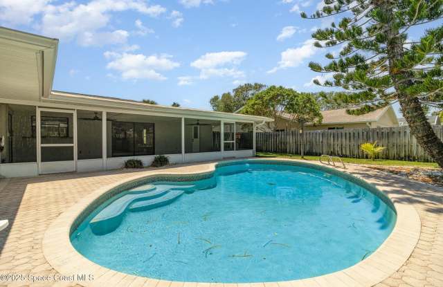 660 S Hedgecock Square