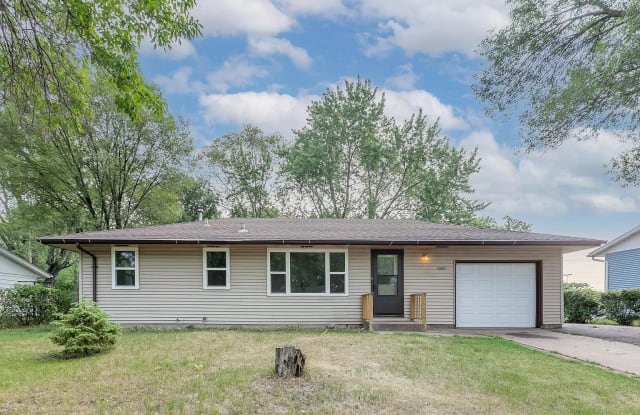 10517 Xavis St NW - 10517 Xavis Street Northwest, Coon Rapids, MN 55433