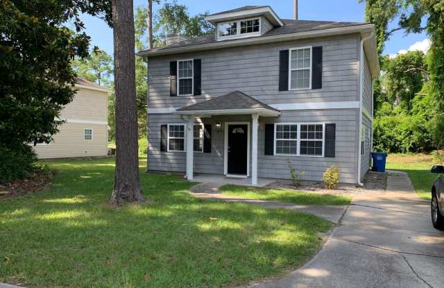 Rental Available in Wilshire Woods! All Lawncare Included! - 3913 Wilshire Boulevard, Wilmington, NC 28403