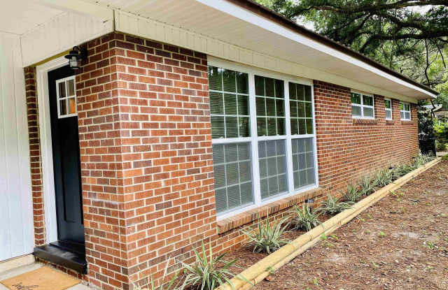 Photo of 1113 Buckingham Drive