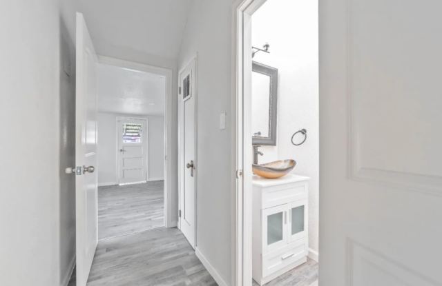 1036 North Pleasant Avenue